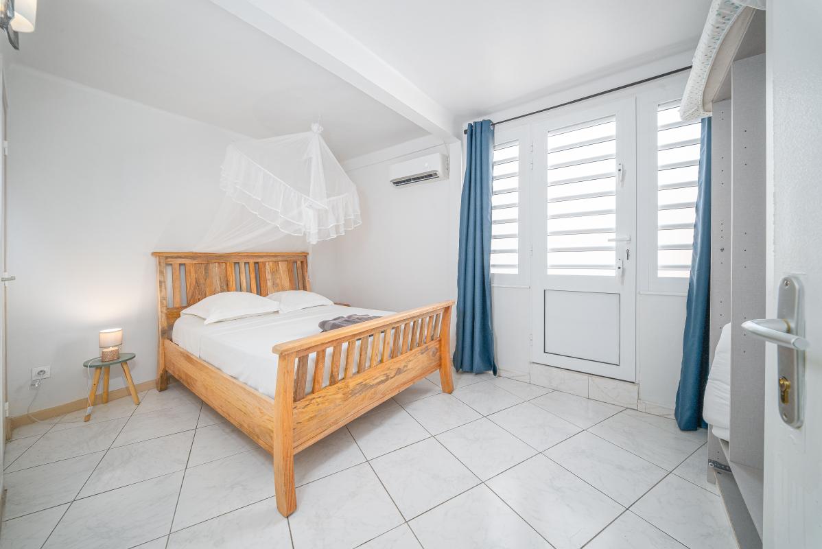 chambre 2-double-climatisee-villa-diamant